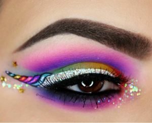 Yay or Nay Eyeliner Bentuk Tanduk Unicorn Yang Nge-Hits ( 2 )